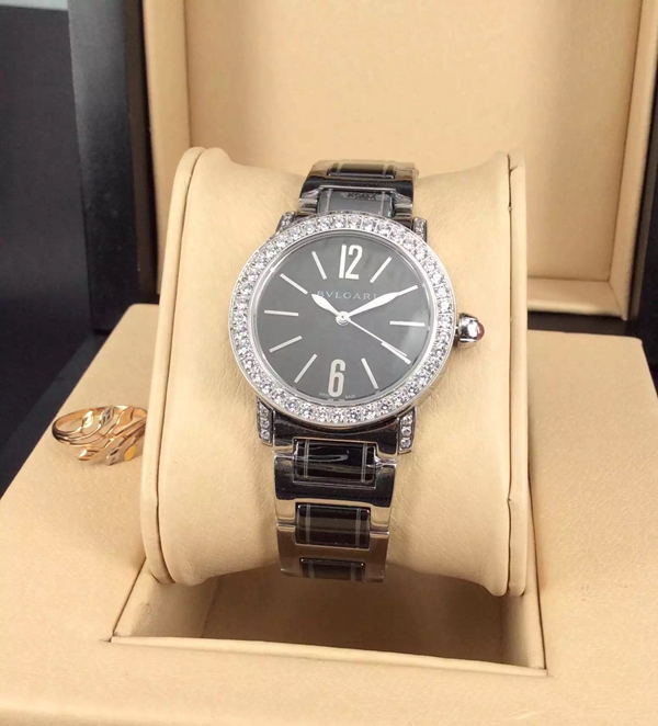 ブルガリ時計正面デザイン